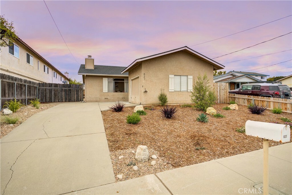 Property Photo:  627 Ramona Avenue  CA 93433 