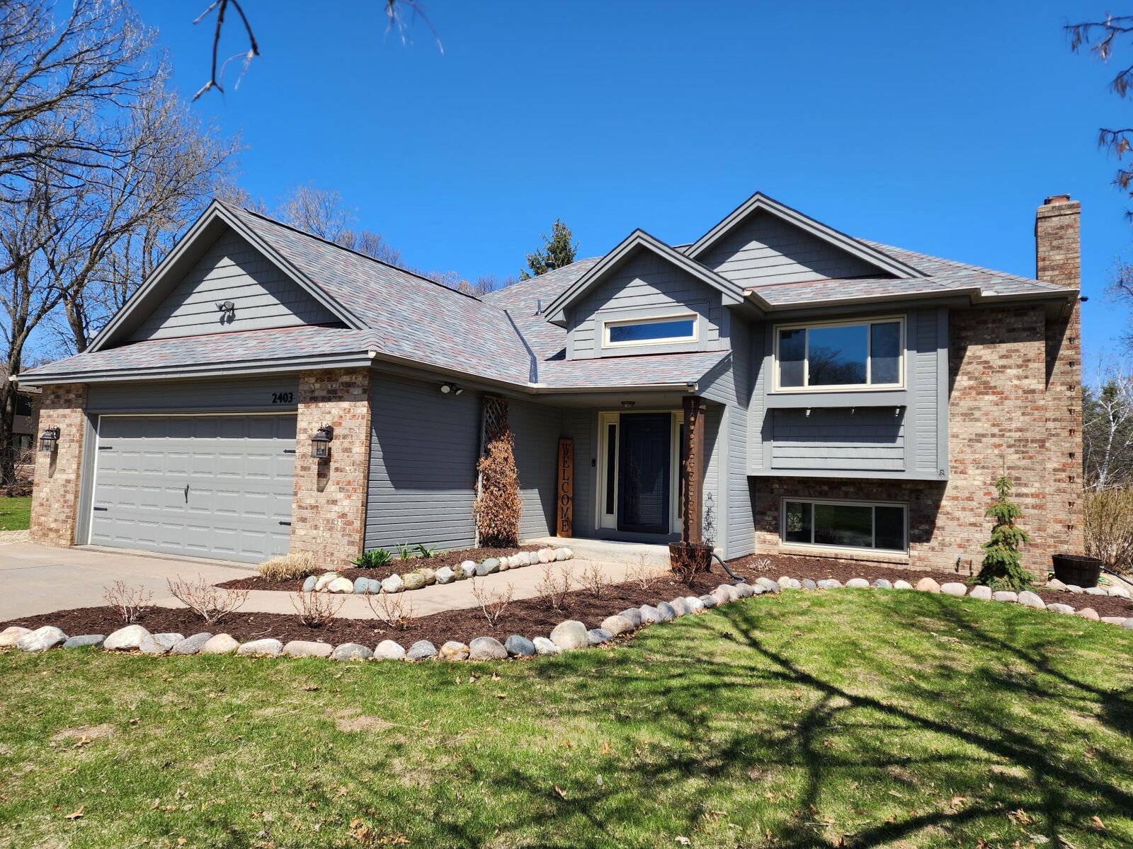 Property Photo: 2403 Heath Avenue N MN 55128
