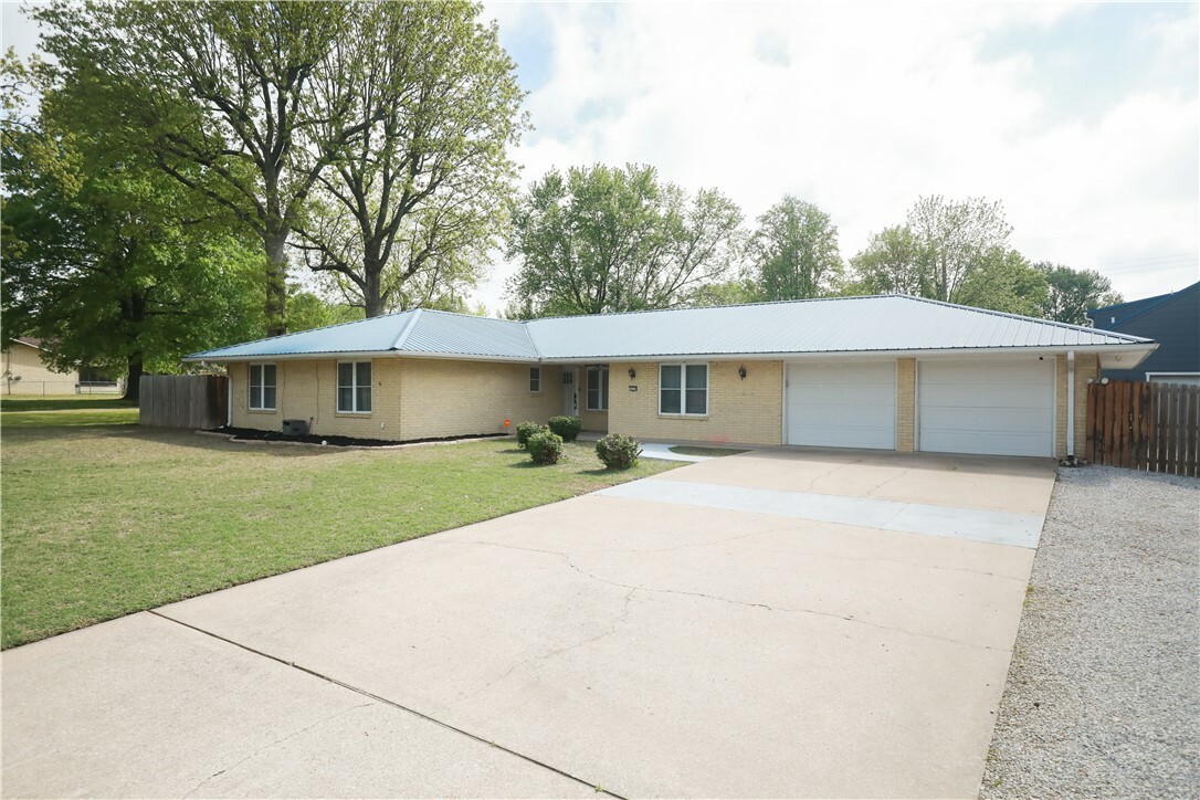 Property Photo:  1839 S 11th Place  AR 72756 