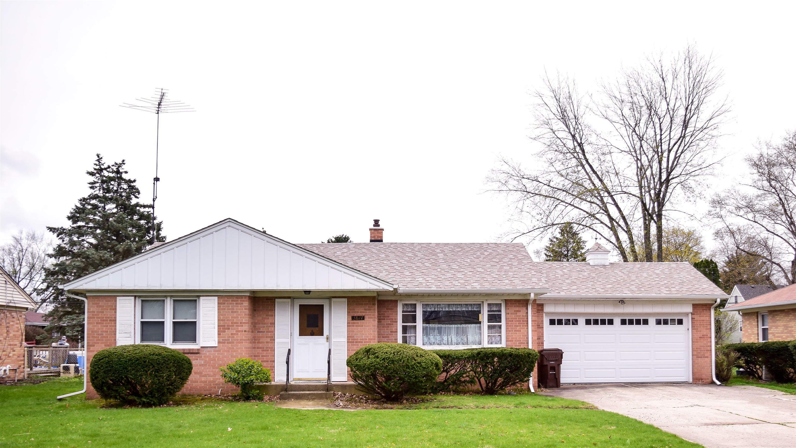 Property Photo:  3827 Pinecrest  IL 61107 