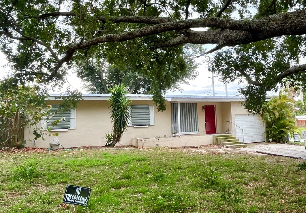 Property Photo:  173 Highland Drive SW  FL 32962 