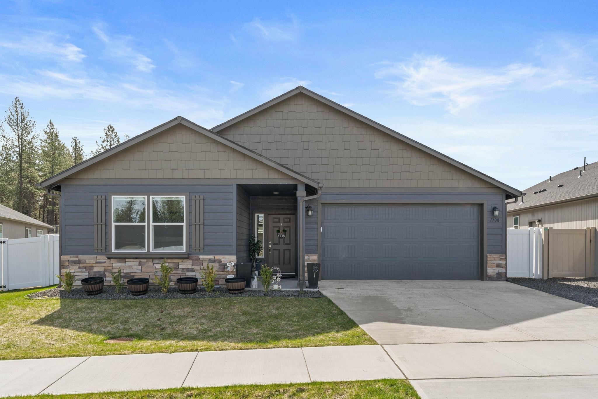 Property Photo: 1708 E Metler Ln WA 99218
