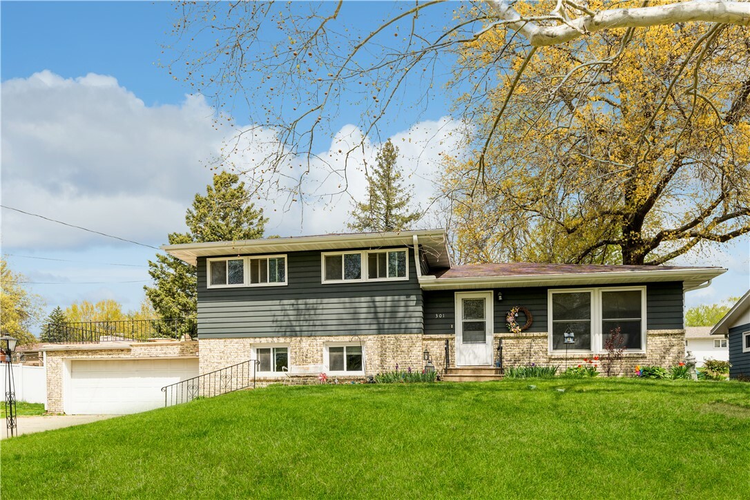 Property Photo: 301 O Avenue E IA 52577