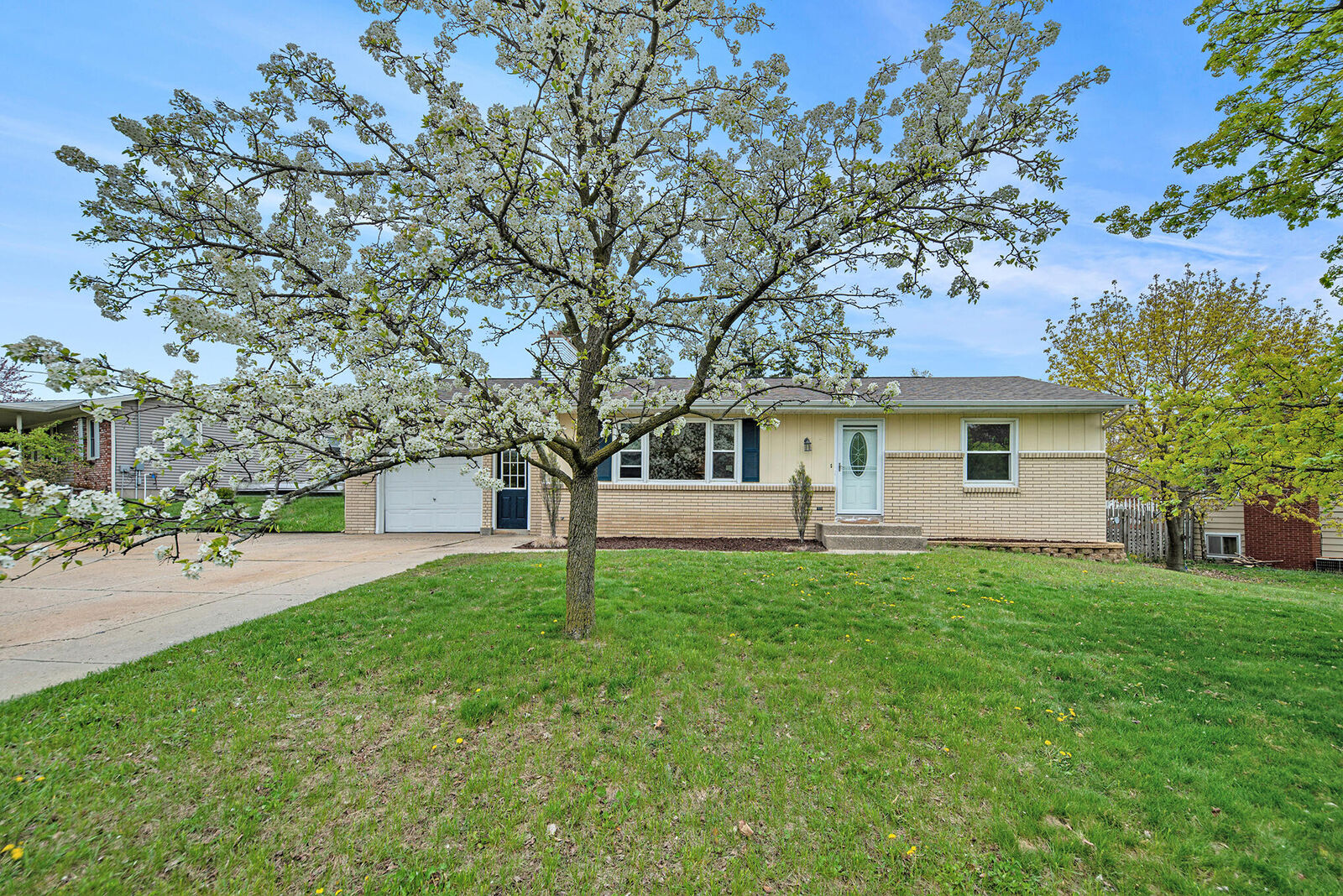 Property Photo:  2640 Lincoln NW  MI 49544 