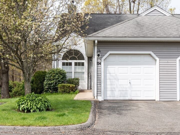 Property Photo: 194 Brookfield Ln 194 MA 01001
