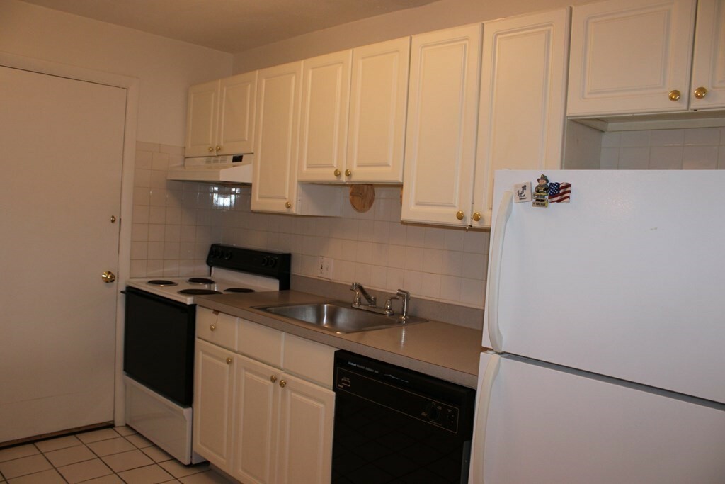 Property Photo: 600 Governors Dr 3 MA 02152