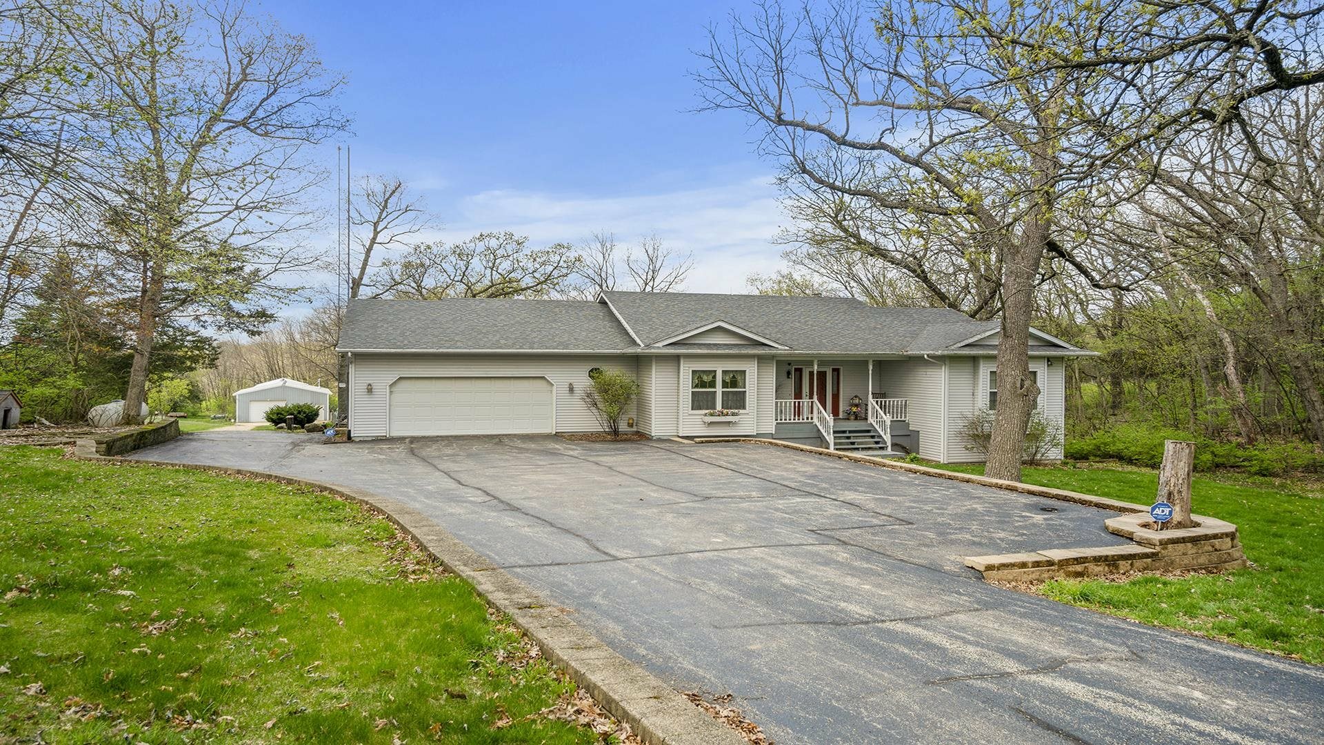 Property Photo: 14050 Hauley Road IL 61024