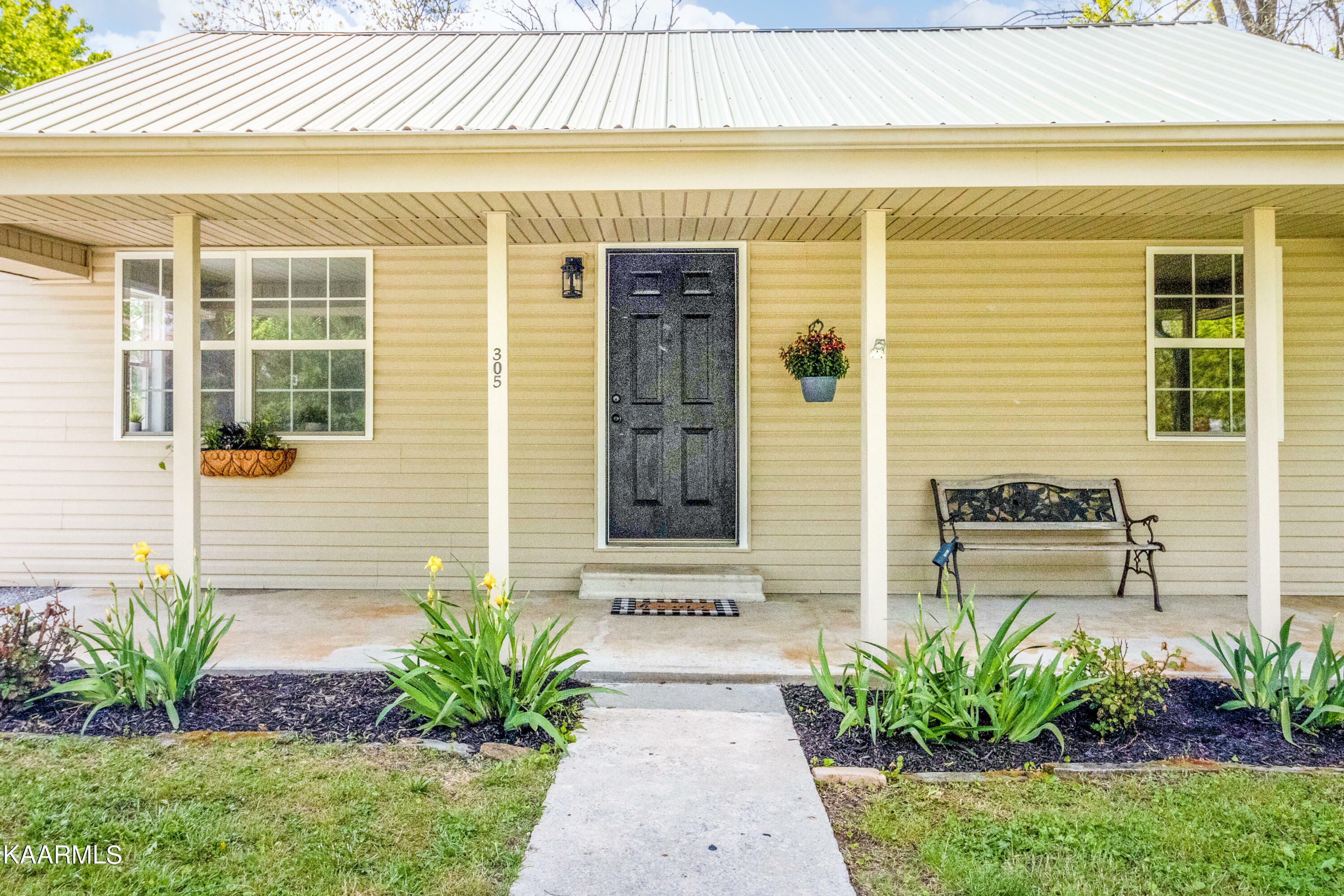 Property Photo:  305 Central Ave  TN 38555 