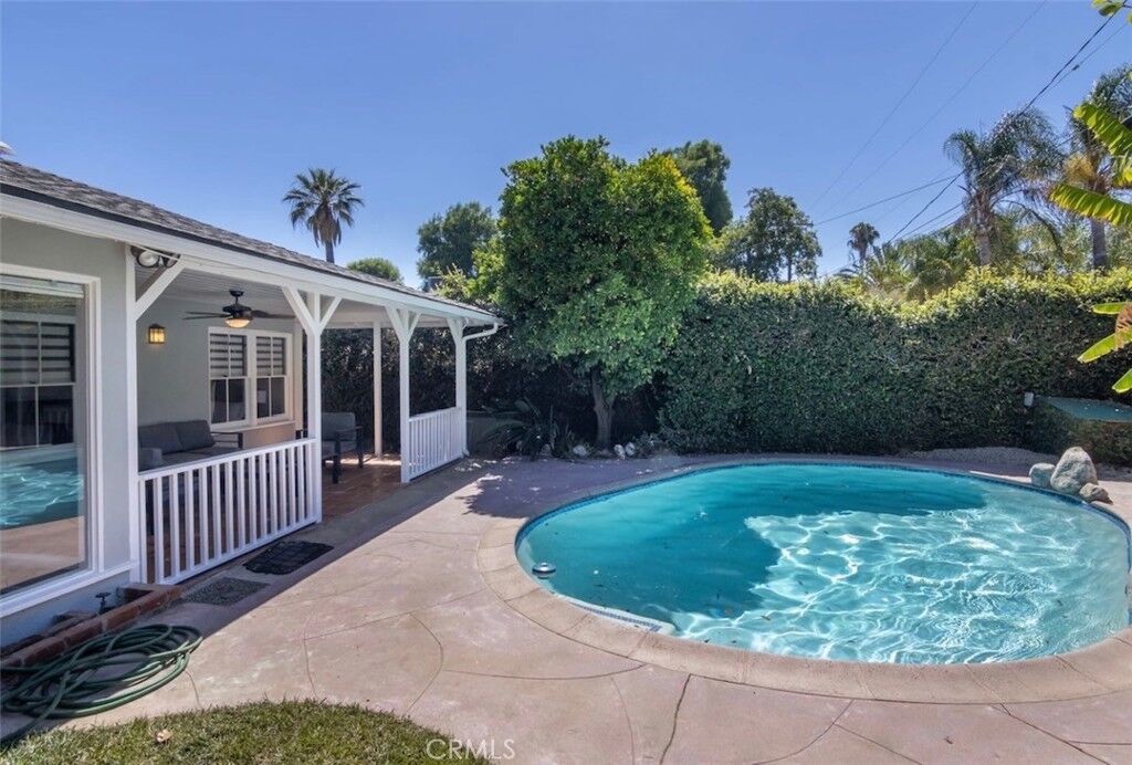 Property Photo:  13437 Margate Street  CA 91401 