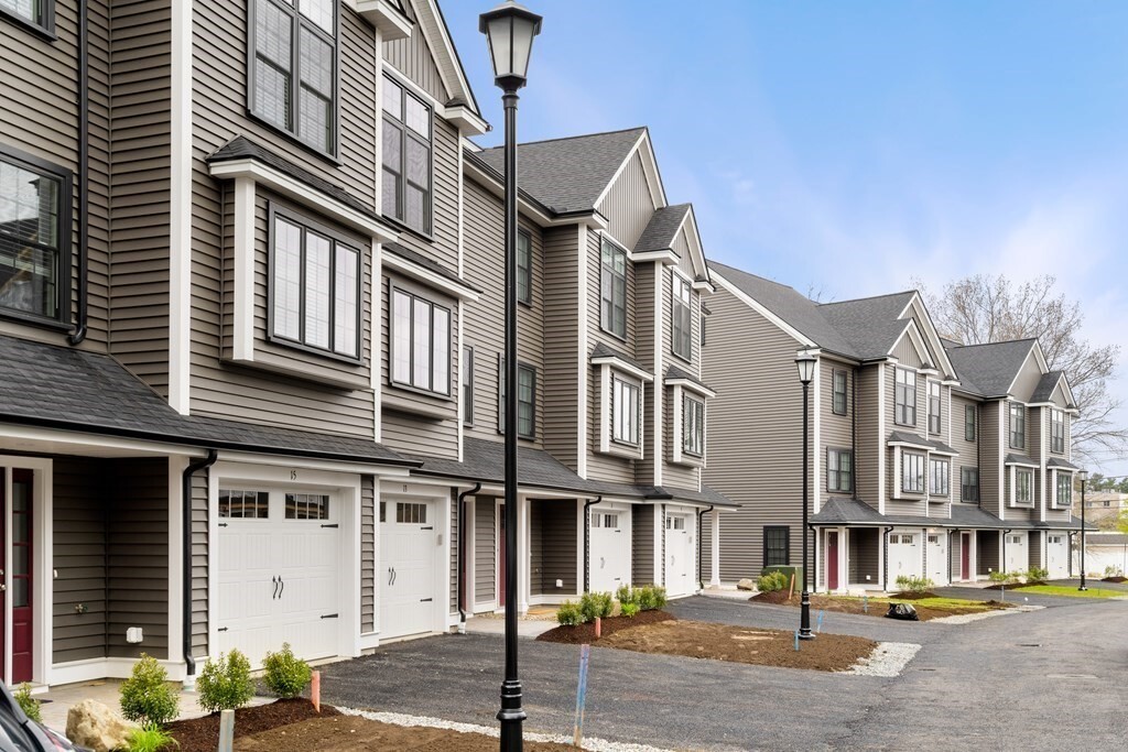 Property Photo: 168 Lowell St 32 MA 01887