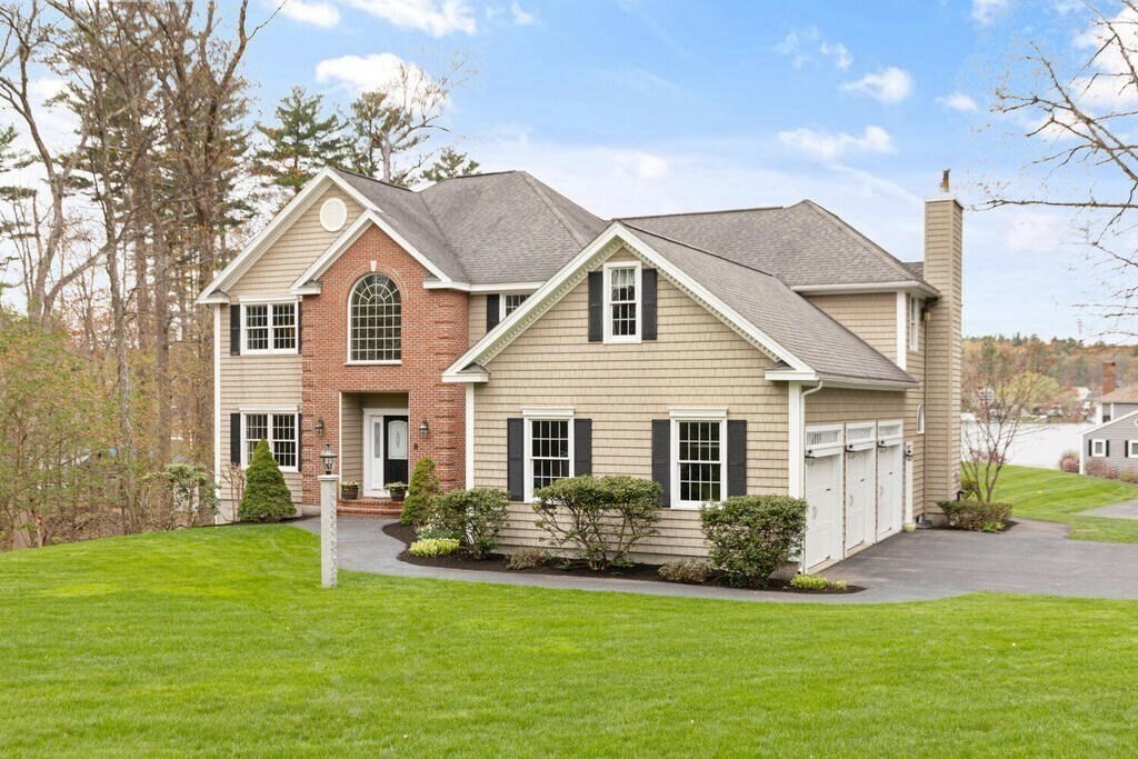 Property Photo:  8 Weetamoo Way  MA 01886 