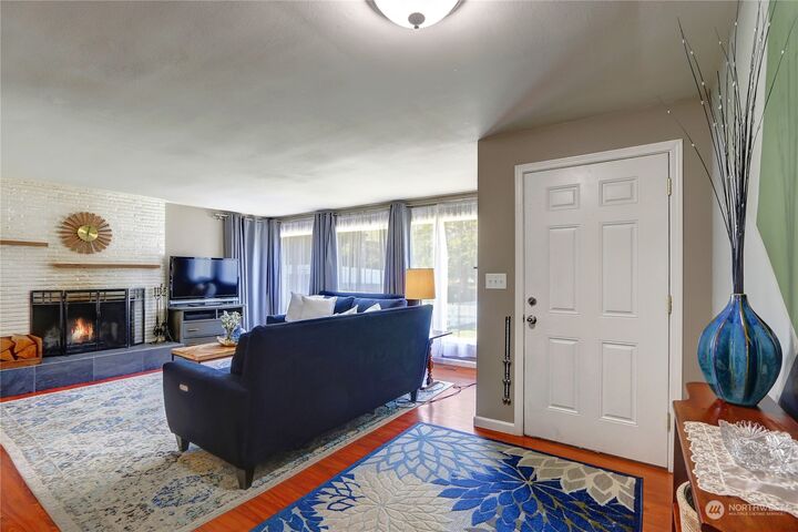 Property Photo:  1800 Jones Avenue NE  WA 98056 