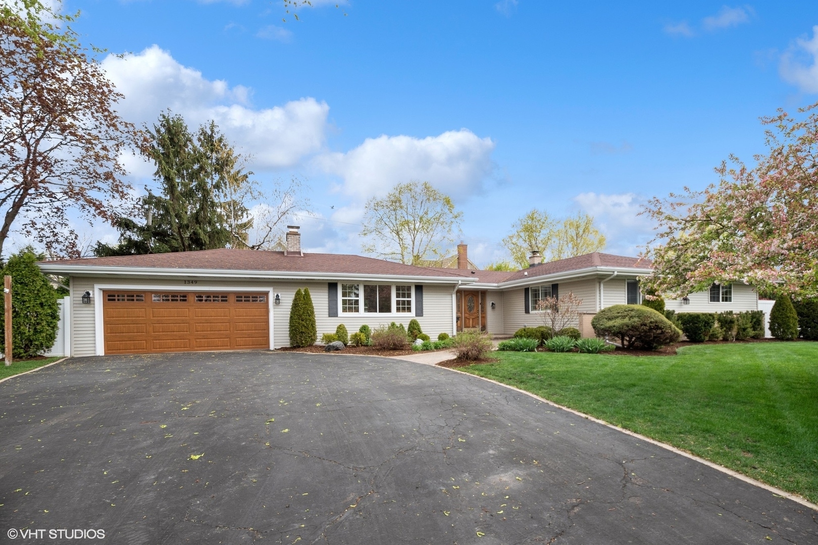 Property Photo:  1349 Huber Lane  IL 60026 