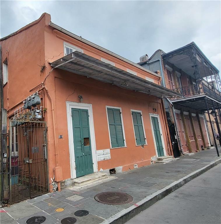 Property Photo: 817 St Ann Street 1-B LA 70116