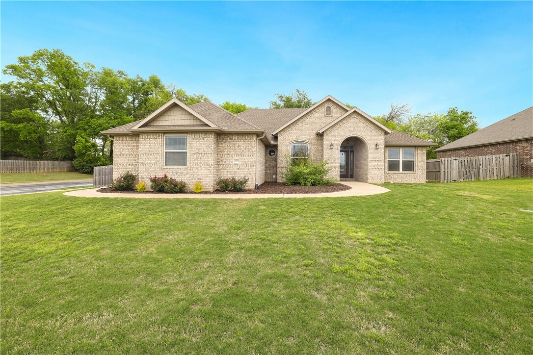 Property Photo:  2022 Quinlan Avenue  AR 72745 