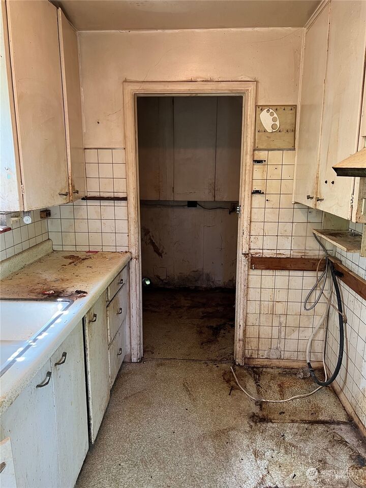 Property Photo: 7345 16th Avenue SW WA 98106