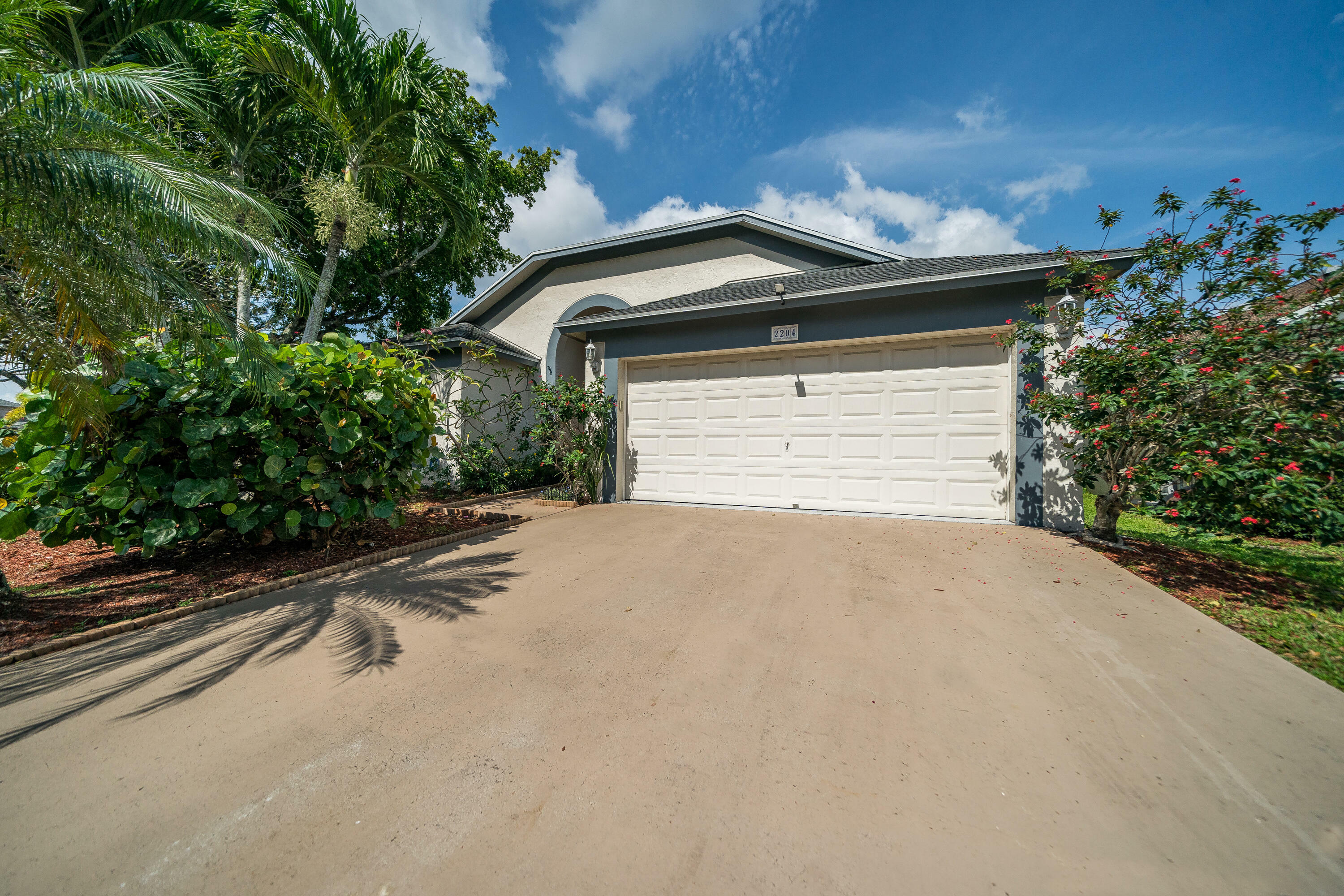 Property Photo:  2204 Soundings Court  FL 33413 