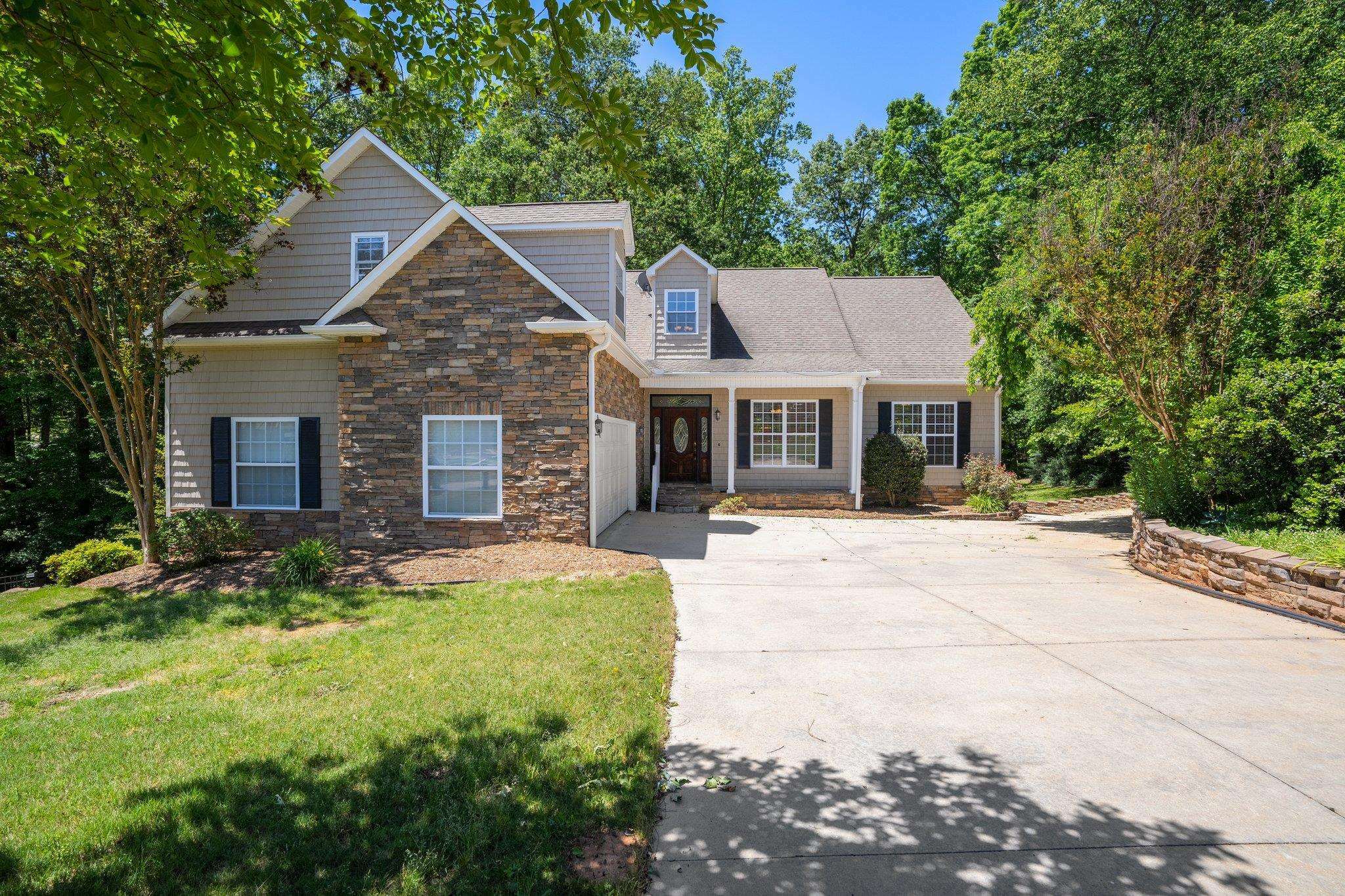 Property Photo:  725 Moonridge Drive  SC 29369 