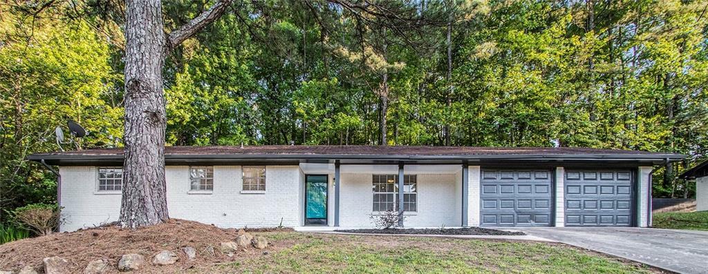 Property Photo: 2243 Seven Oaks Circle GA 30288