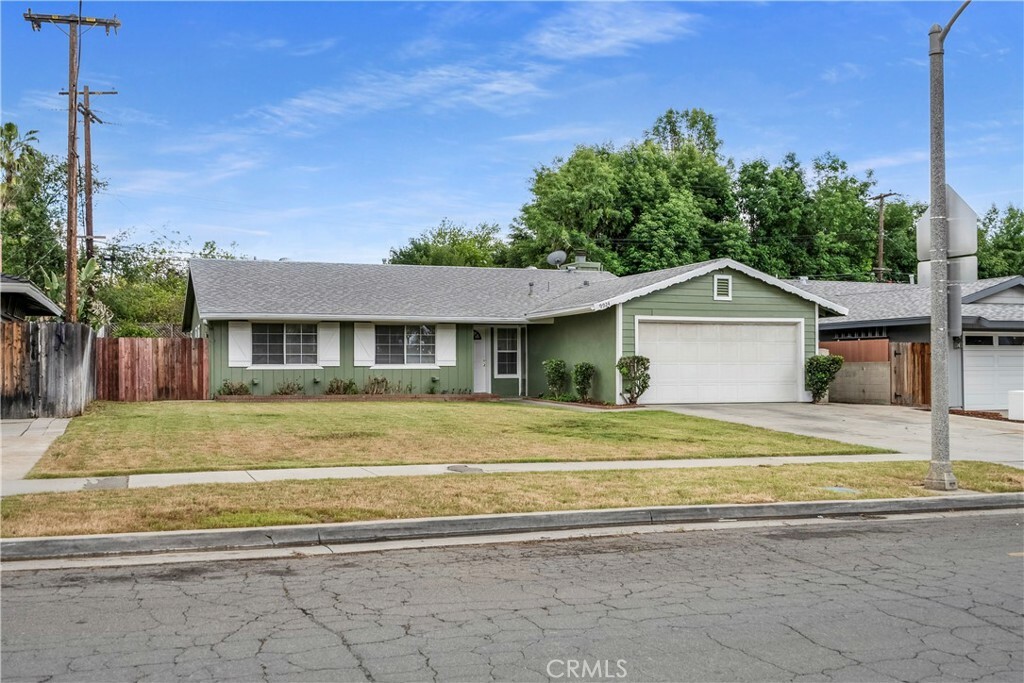 Property Photo:  9924 Bella Vista Drive  CA 92503 