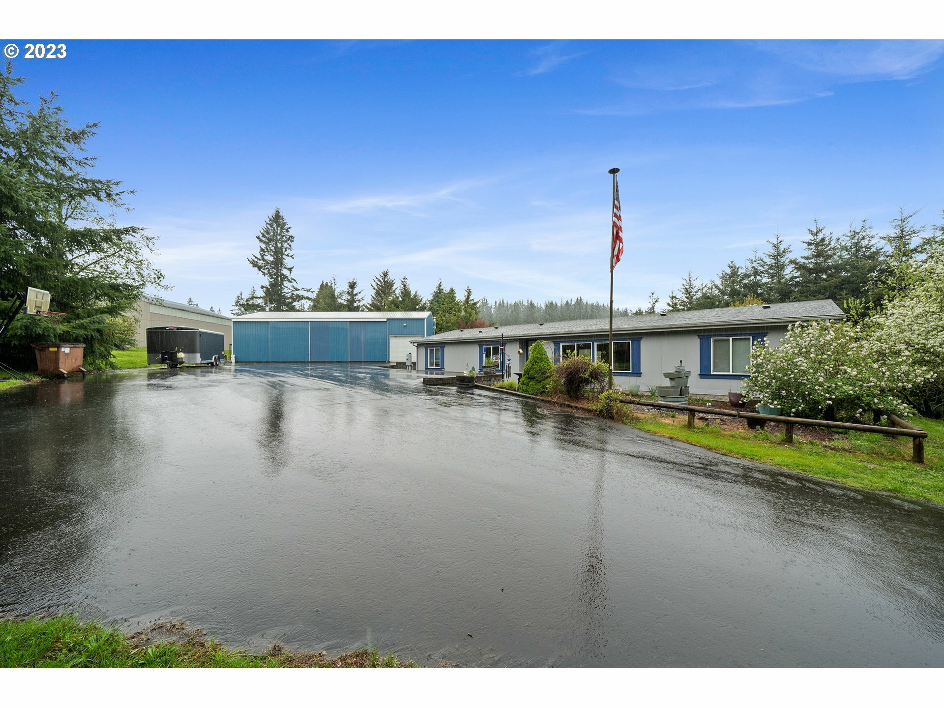 Property Photo: 28425 Parkdale Rd OR 97048