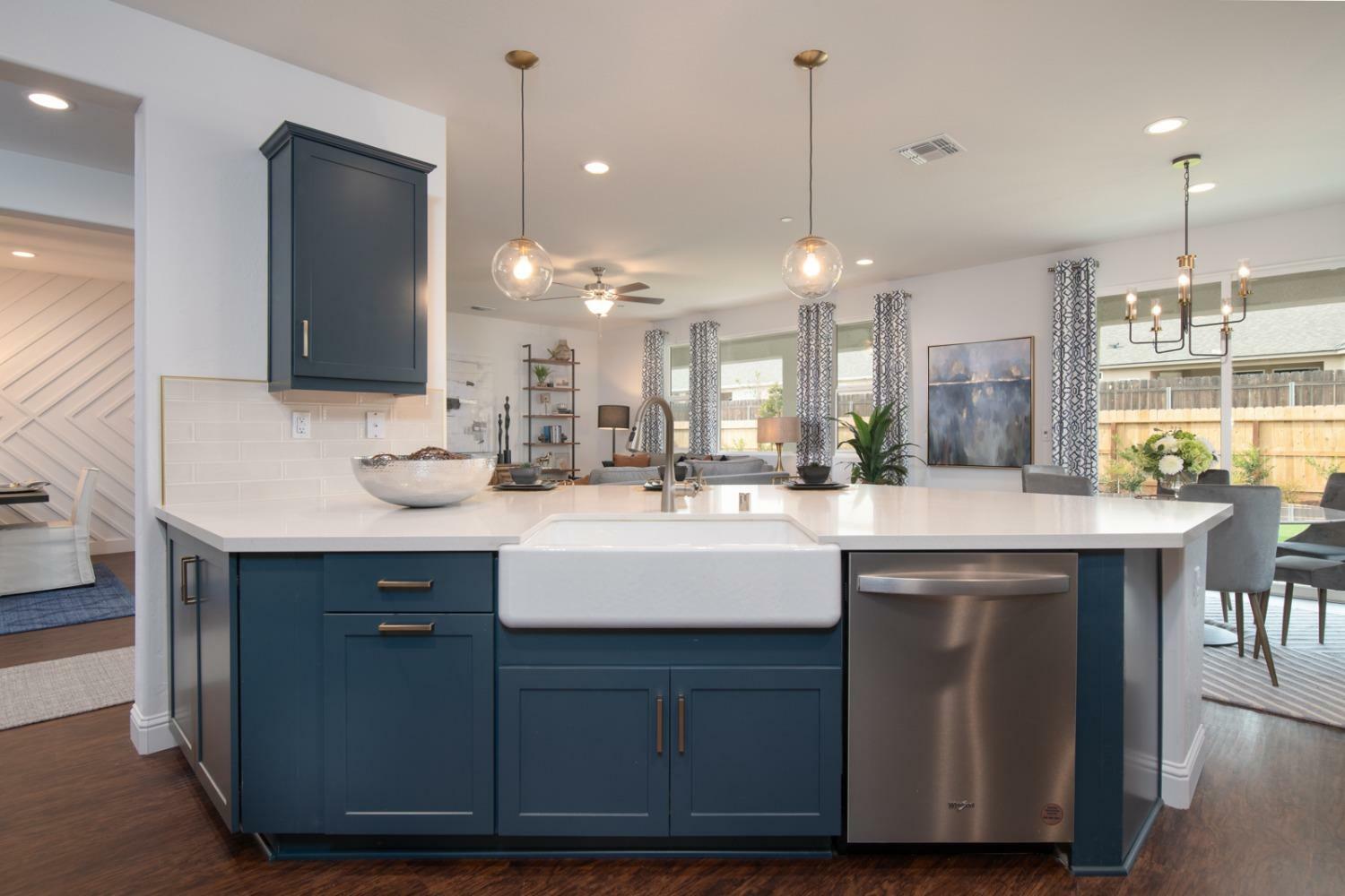 Property Photo: 983 Howard Street CA 93631