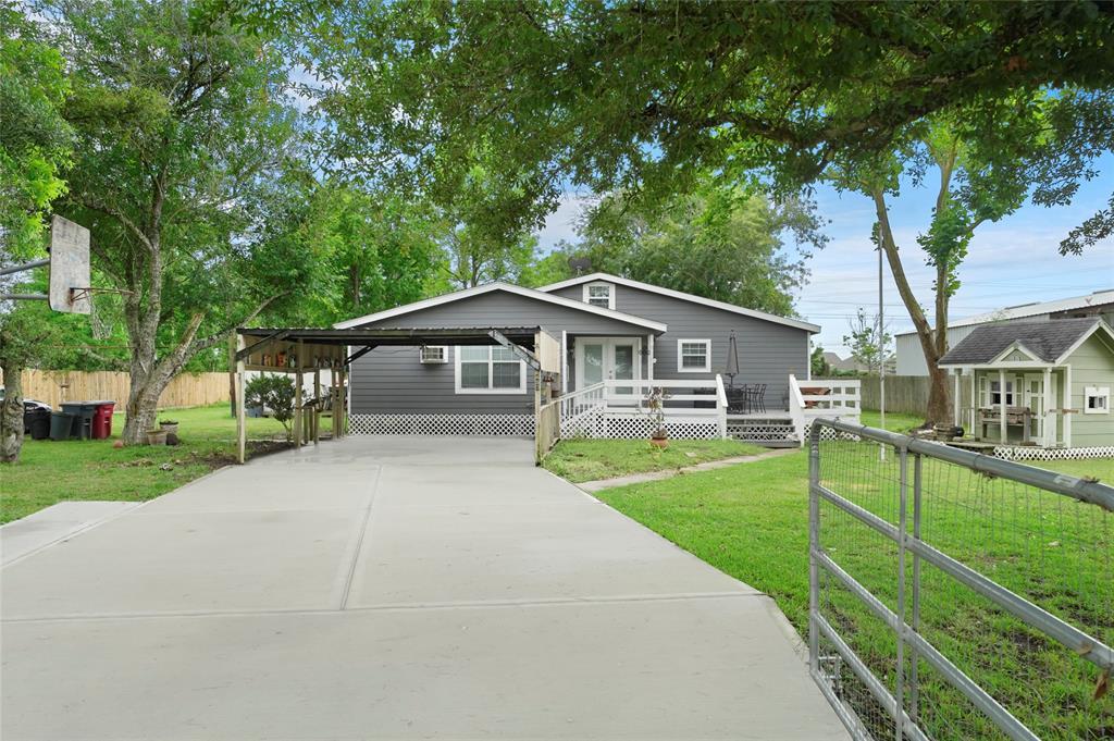 Property Photo: 457 County Road 296 TX 77511