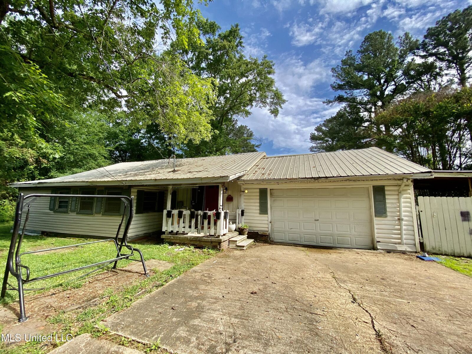 Property Photo:  1446 Lakeview Avenue  MS 39212 