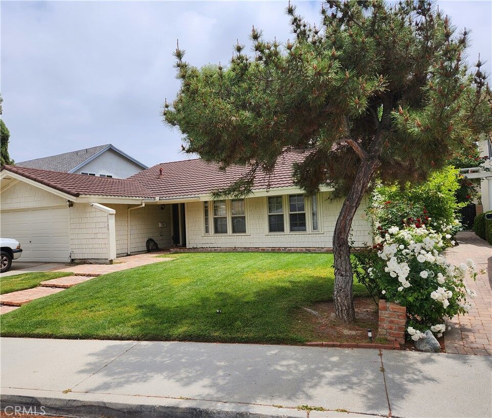 Property Photo:  23788 Via Kannela  CA 91355 