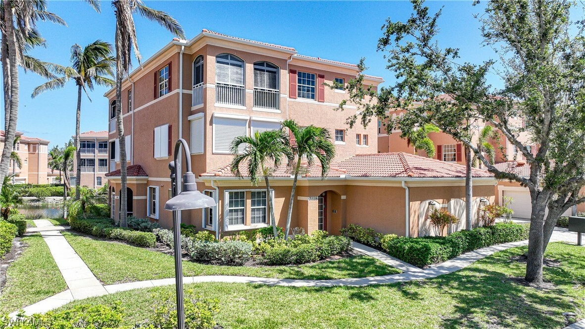 Property Photo:  3228 Sunset Key Circle 101  FL 33955 