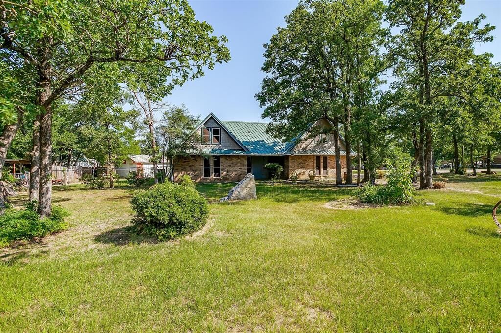 Property Photo:  200 Saddle Hills Road  TX 76028 