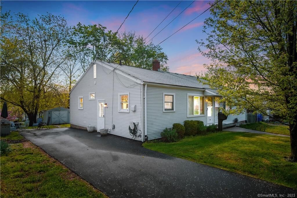 Property Photo: 40 Monte Vista Avenue CT 06111