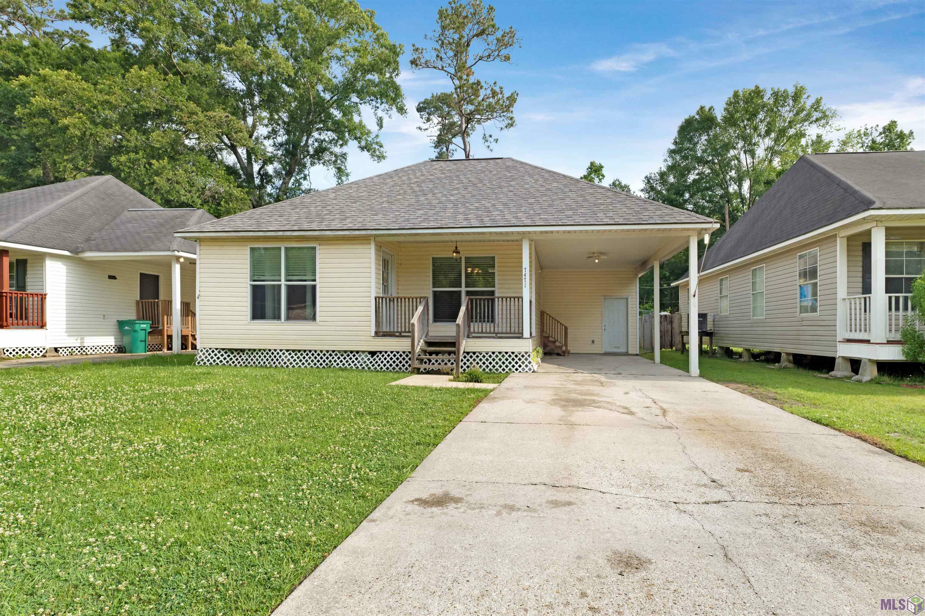 Property Photo: 7471 Callahan Dr LA 70726