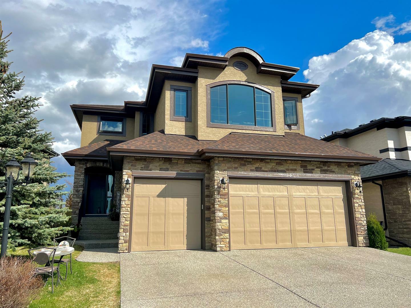 Property Photo: 1408 Montrose Terrace SE AB T1V 0B4