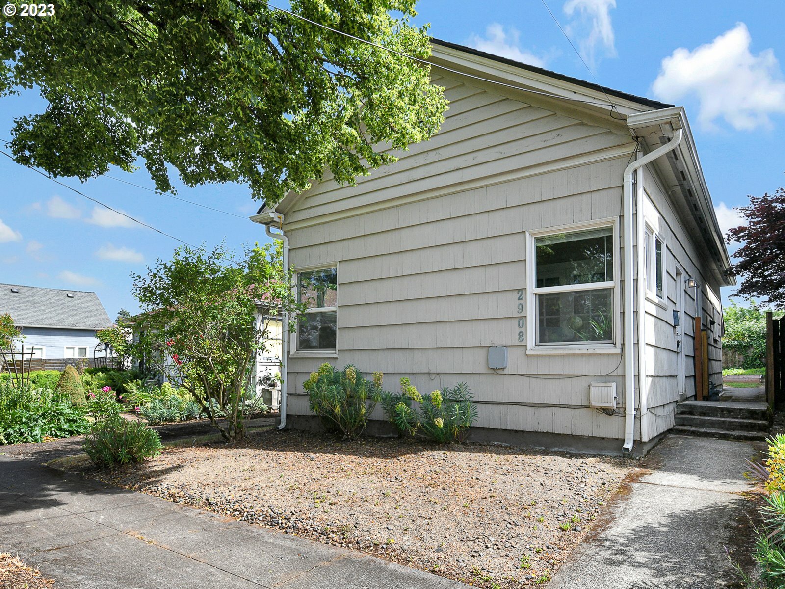 Property Photo:  2908 N Baldwin St  OR 97217 