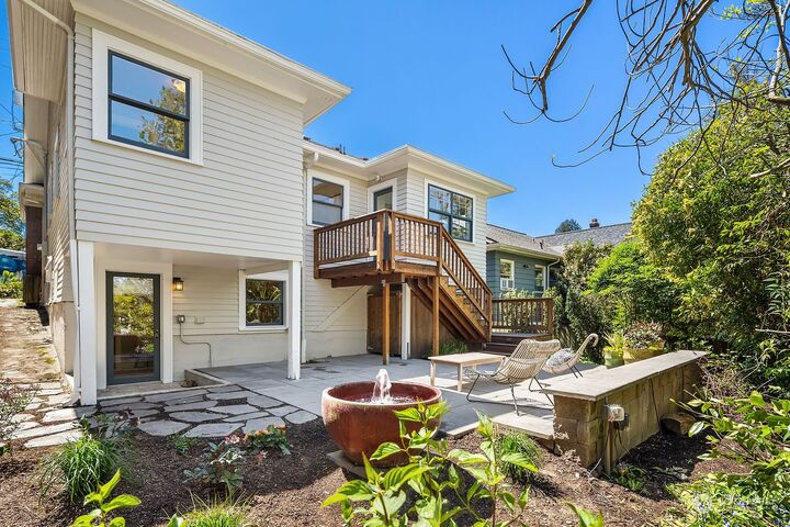 Property Photo: 308 Howe Street WA 98109