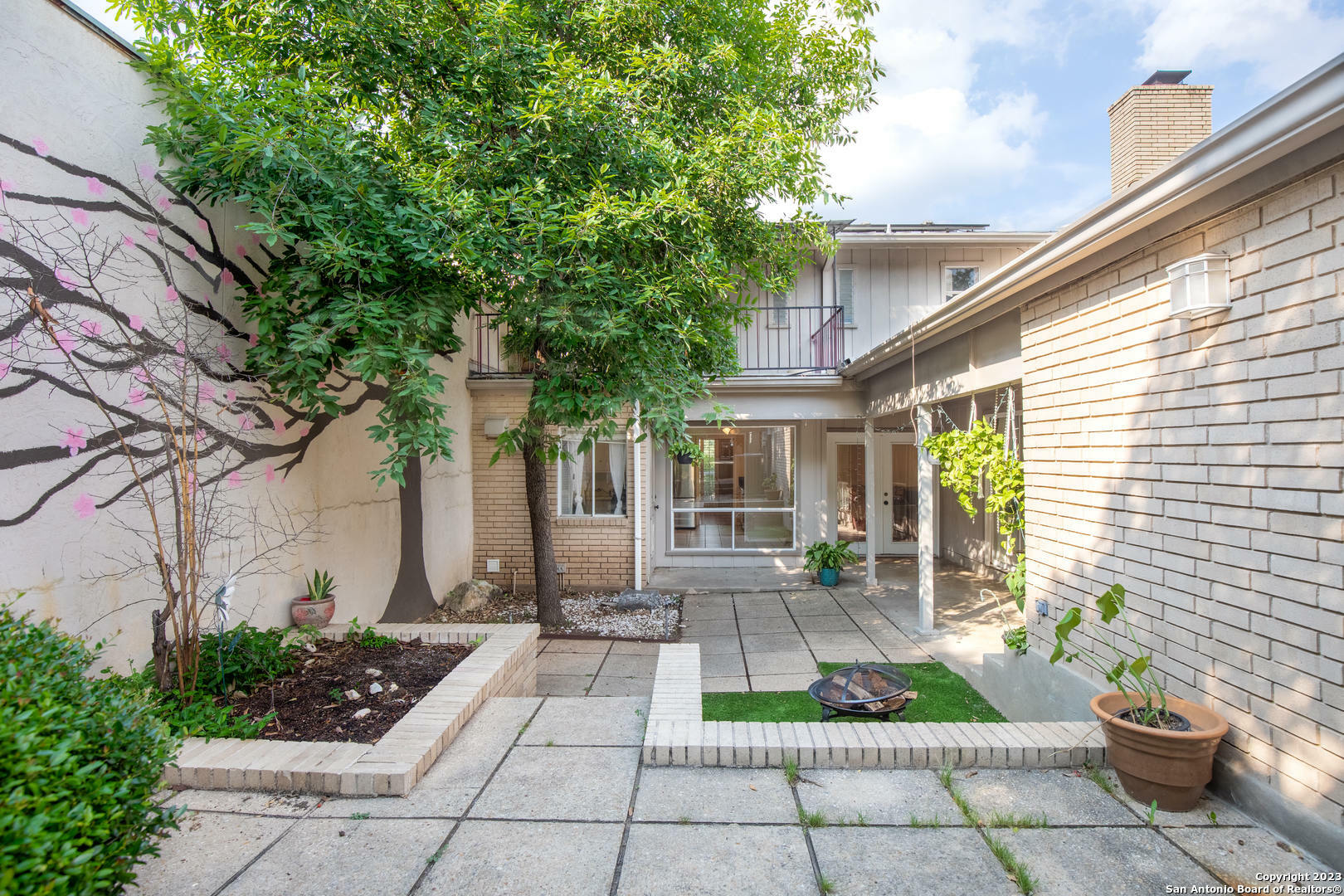 3805 E Songbird Ln  San Antonio TX 78229 photo