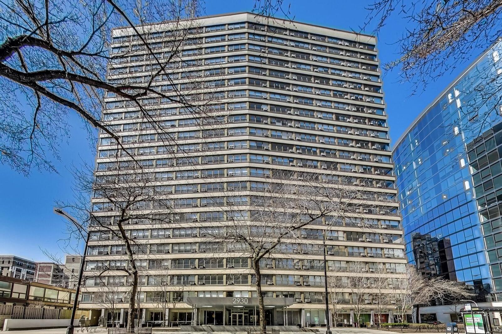 Property Photo: 2930 N Sheridan Road 811 IL 60657