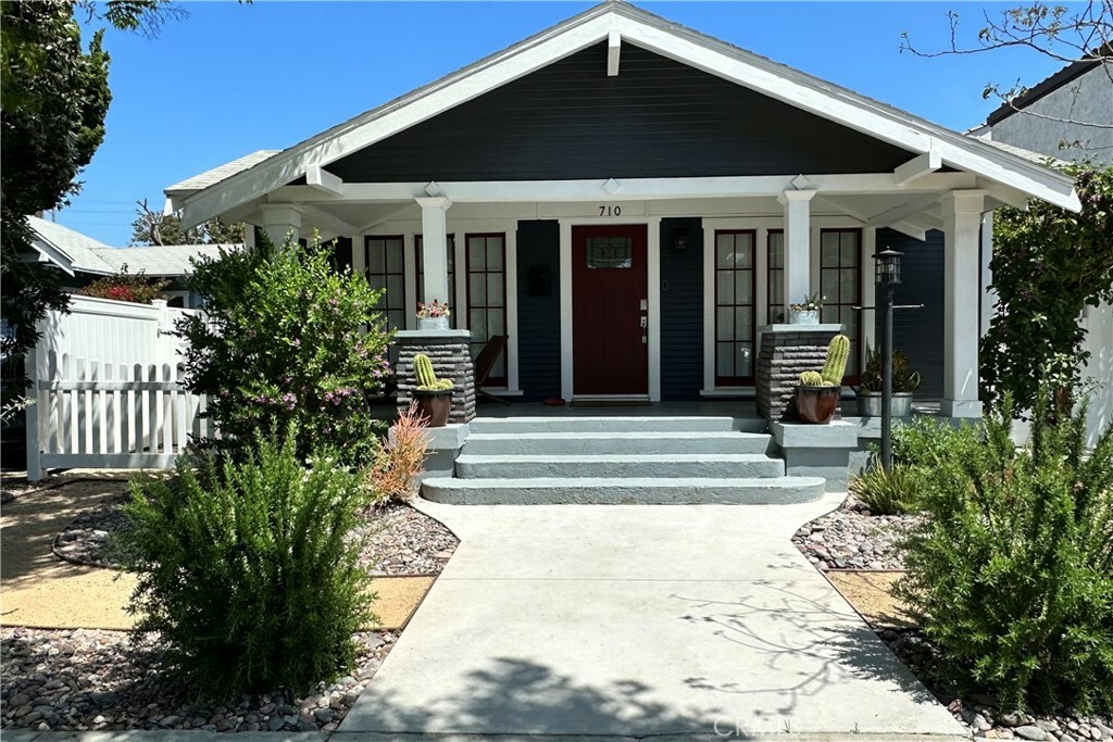 Property Photo: 710 Newport Avenue CA 90804