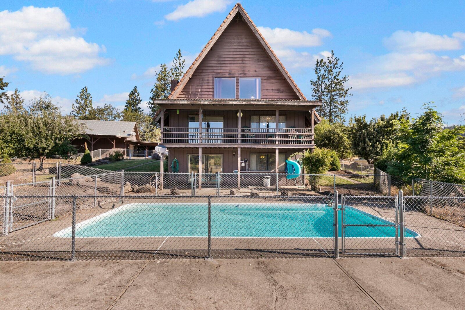 Property Photo:  1875 Crowfoot Road  OR 97524 