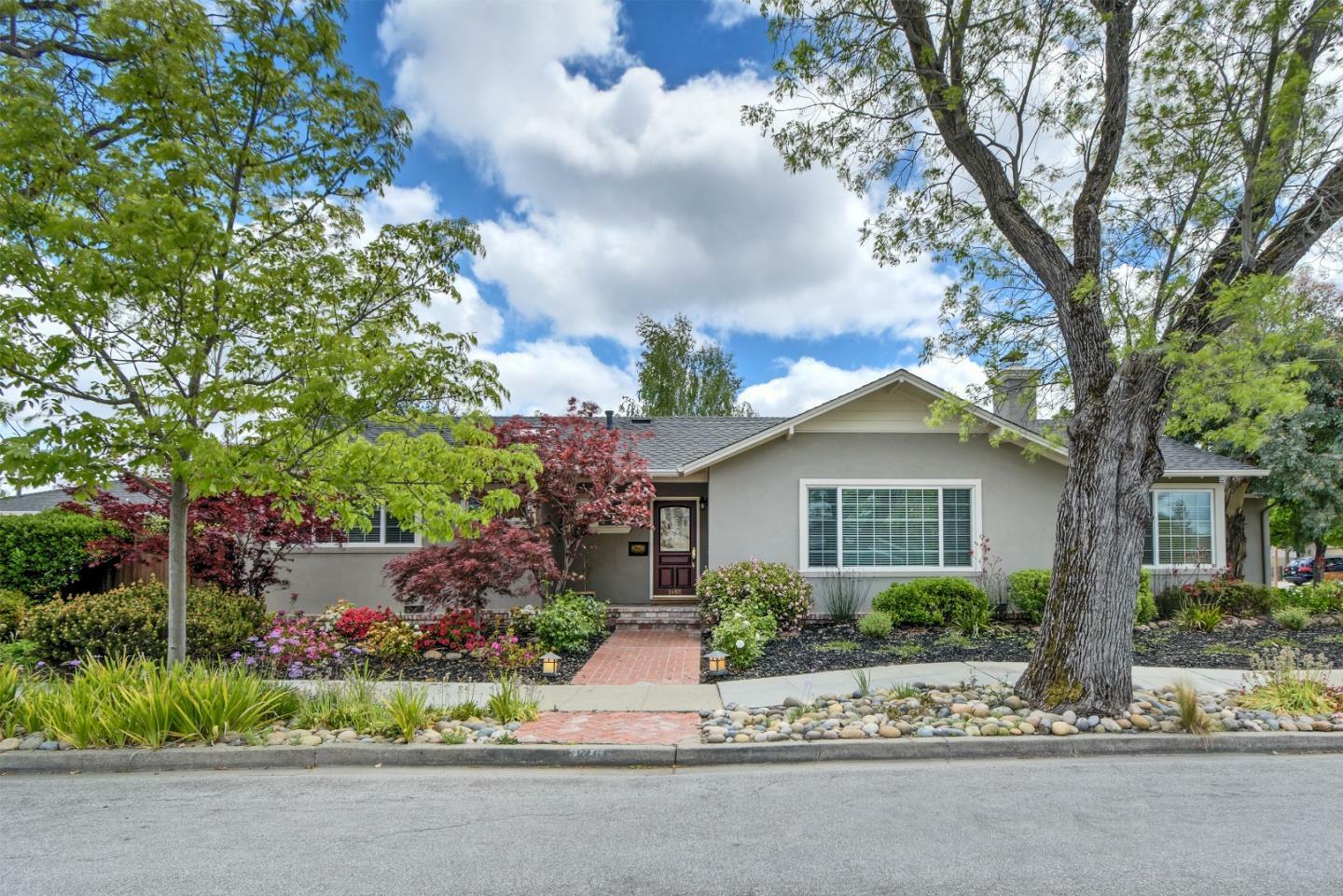 Property Photo: 1465 Bonnie Court CA 94061