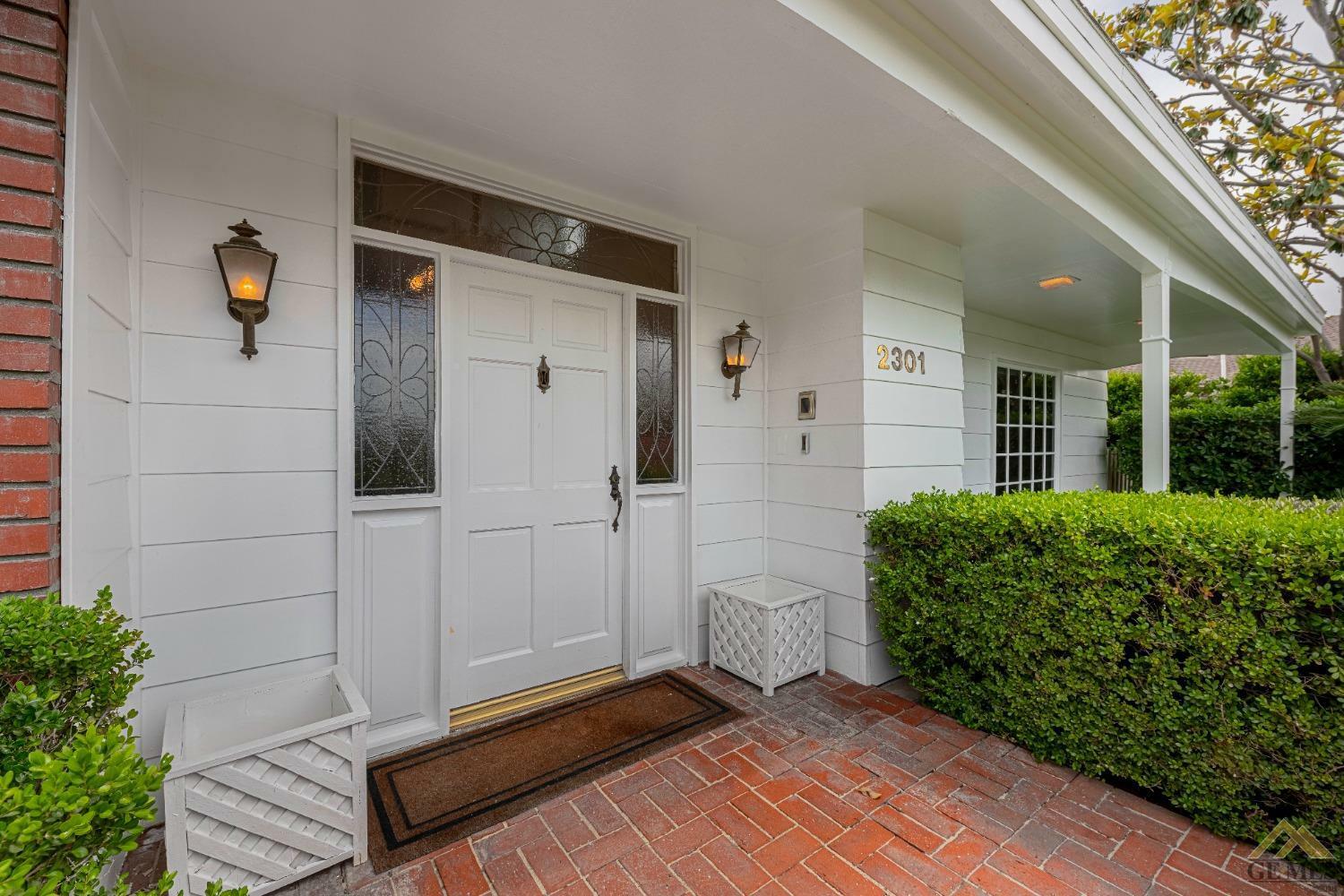 Property Photo:  2301 Easthills Drive  CA 93306 