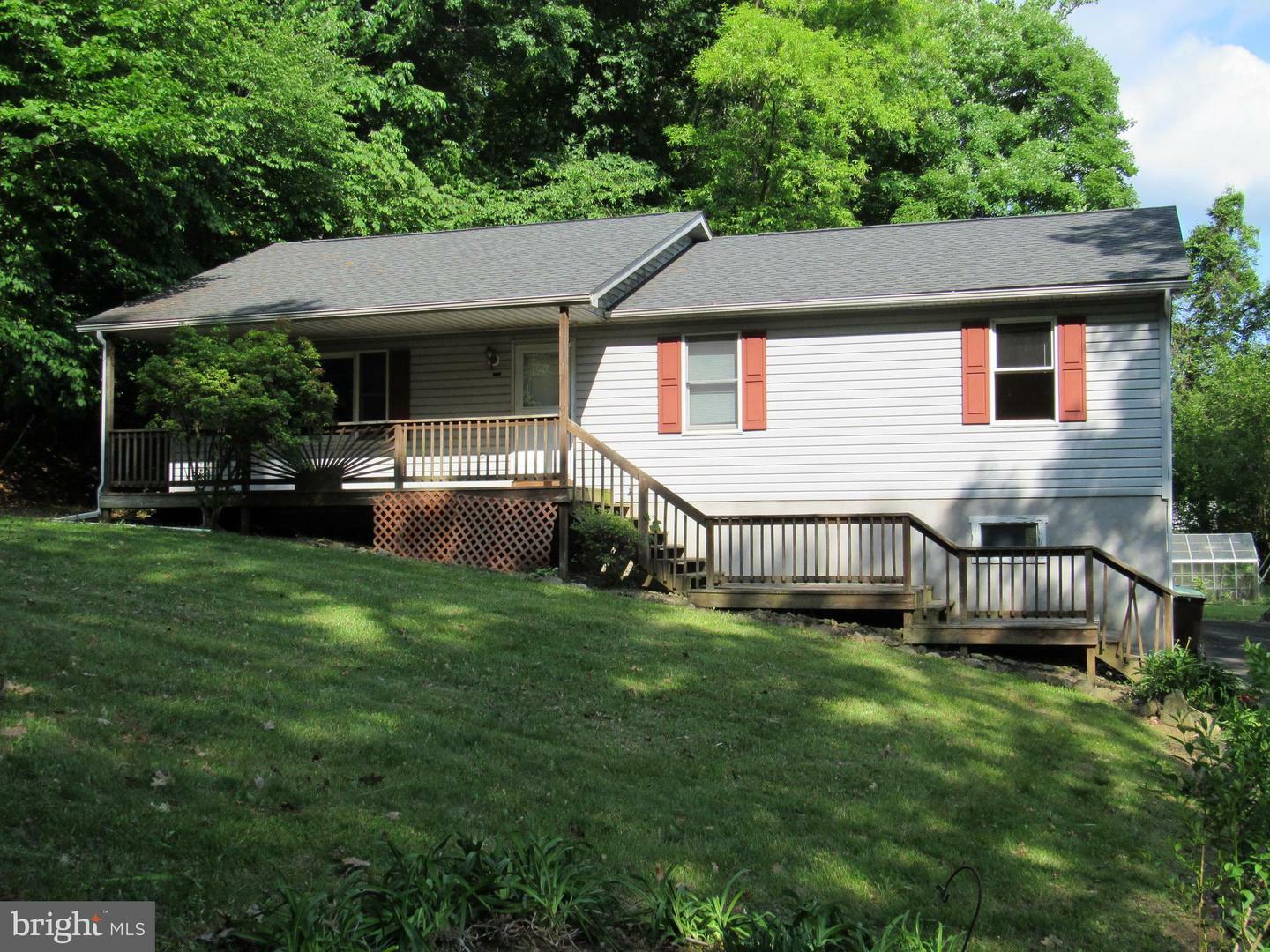 Property Photo:  18 Persimmon Trail  PA 17320 