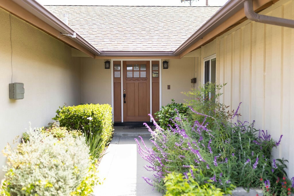 Property Photo:  923 S Eureka Street  CA 92373 