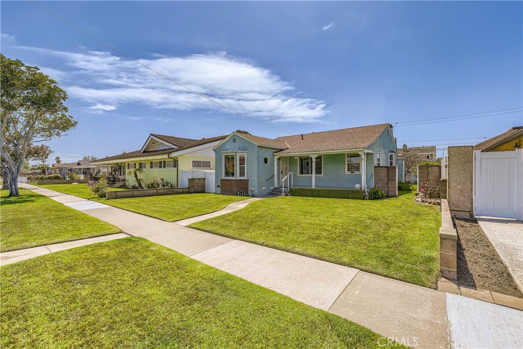 Property Photo:  1821 Lake Street  CA 92648 