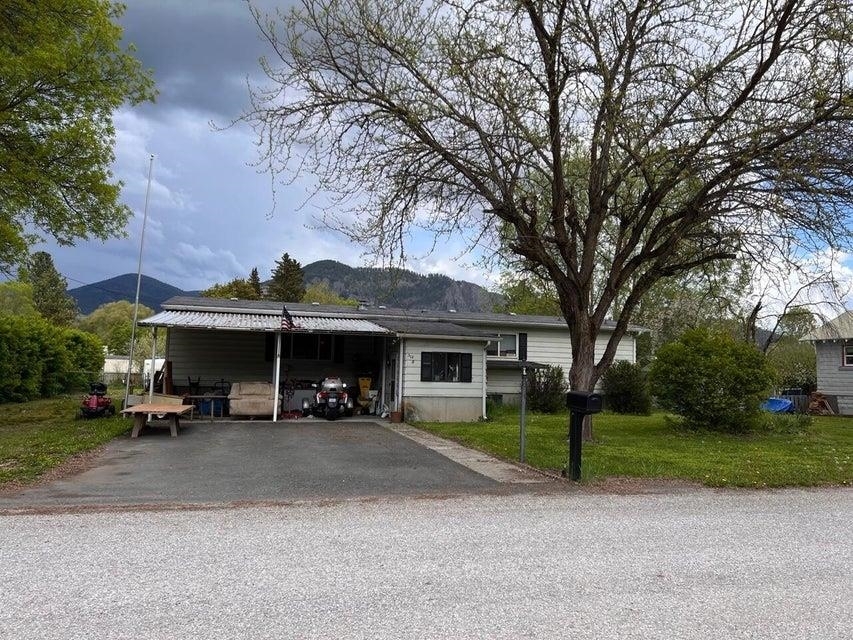 Property Photo: 308 N 3rd St WA 99109