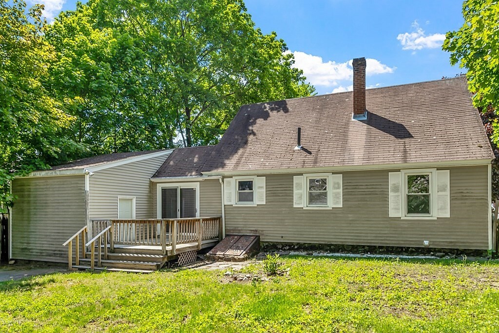 Property Photo:  16 Benjamin Rd  MA 01602 