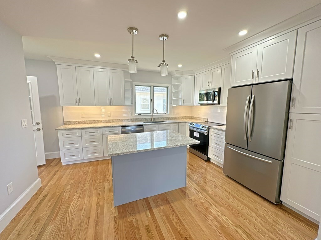 Property Photo:  6-8 Sanderson Pl 2  MA 02135 