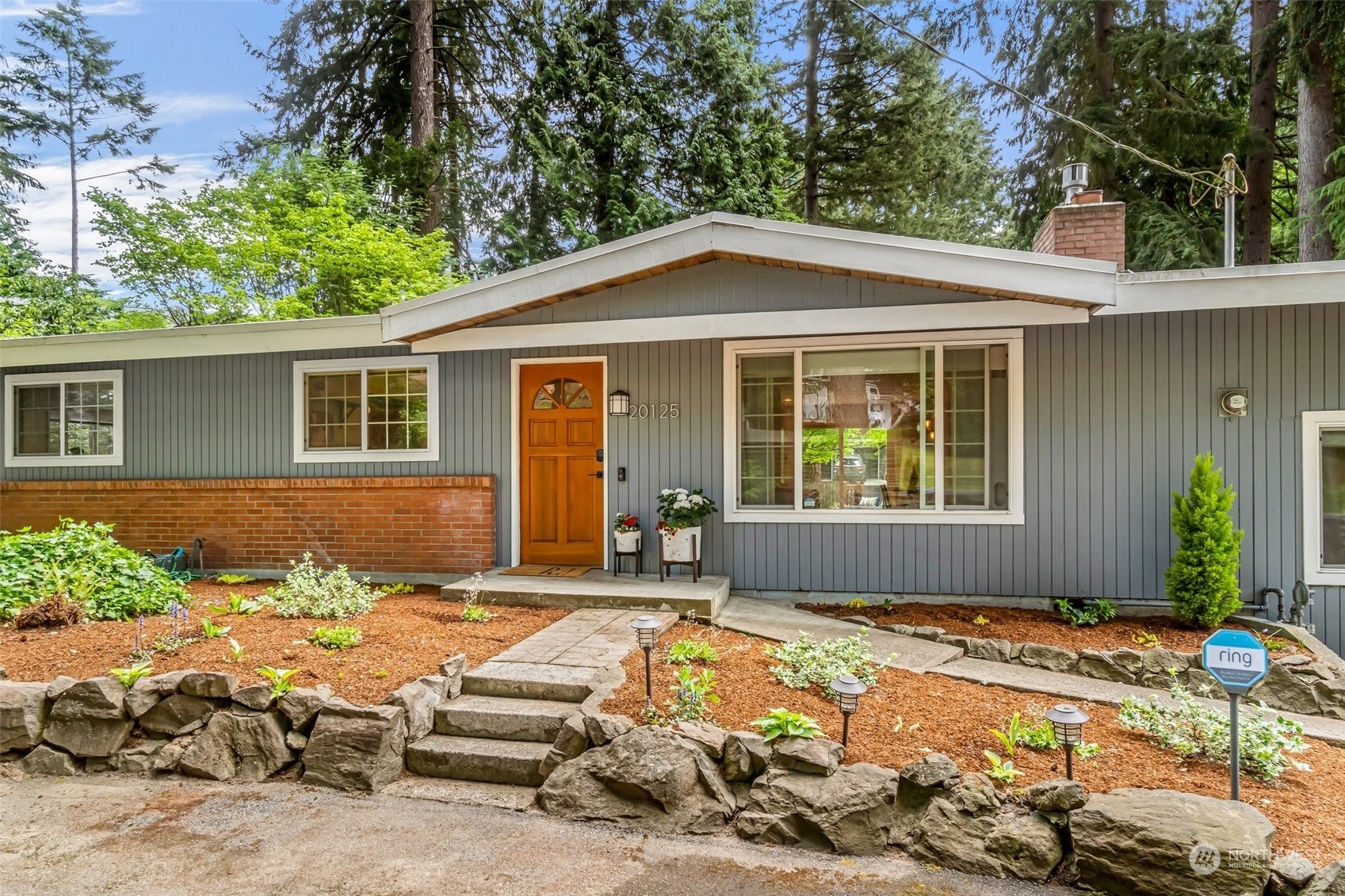 Property Photo:  20125 83rd Avenue W  WA 98026 