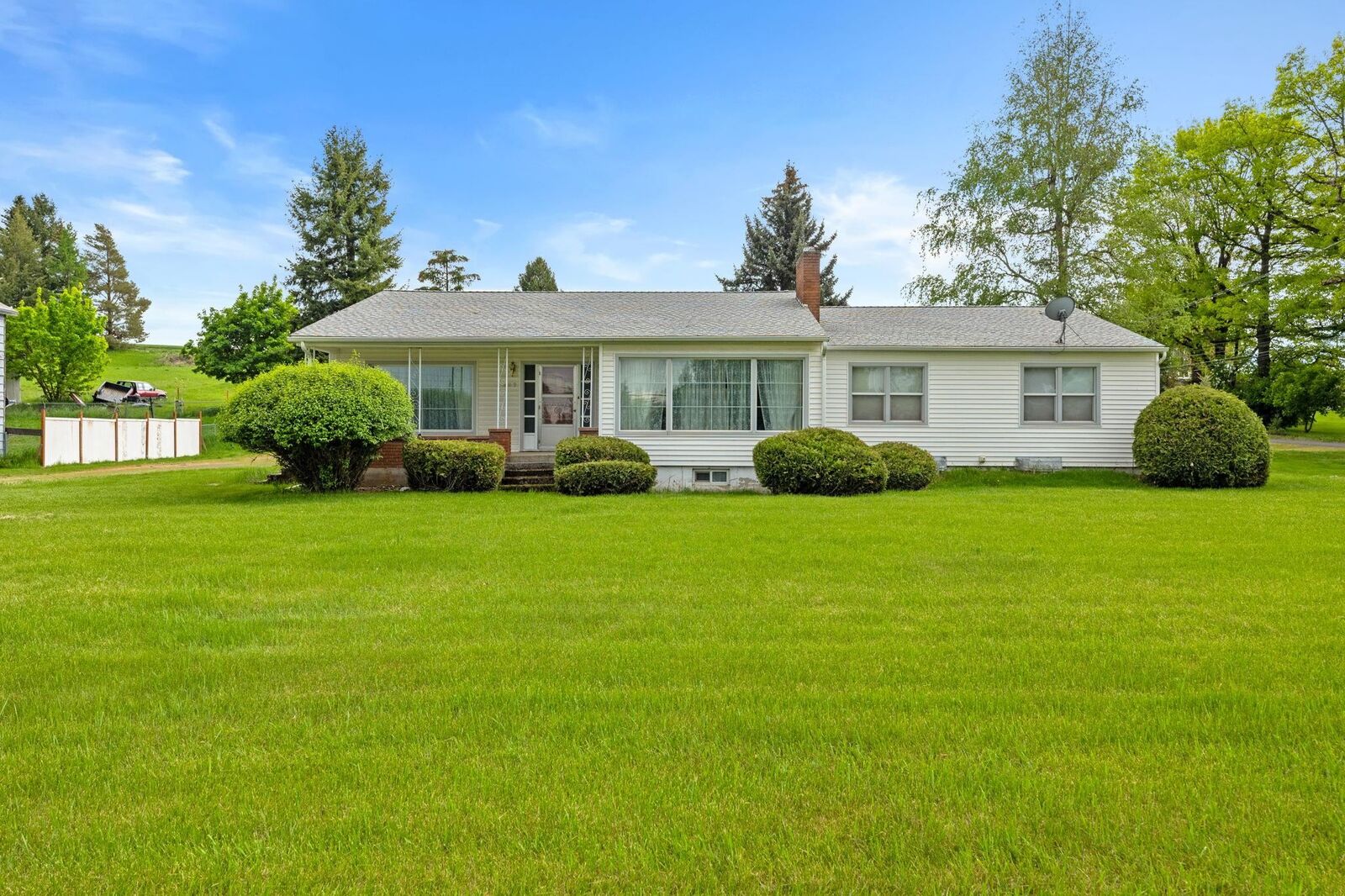 Property Photo: 609 W McCoy St WA 99158